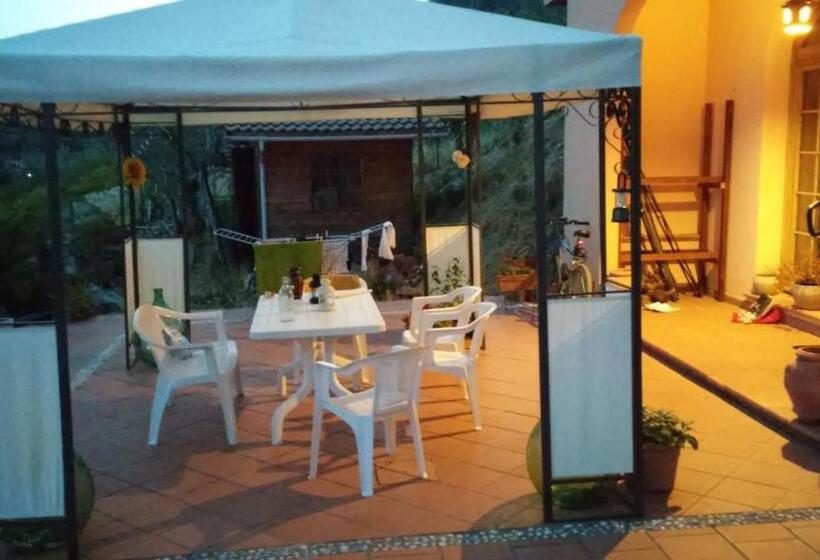 פנסיון Room In Villa   Room In The Hills With Garden And Sea View