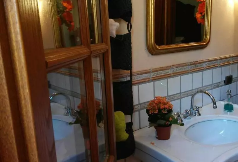ペンション Room In Villa   Room In The Hills With Garden And Sea View