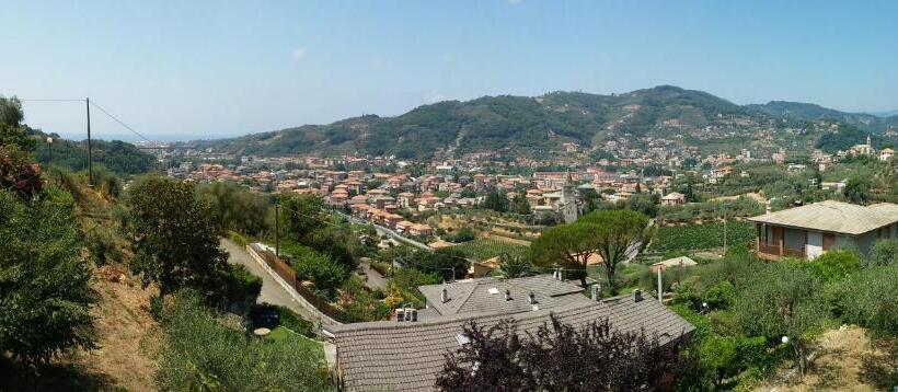 פנסיון Room In Villa   Room In The Hills With Garden And Sea View