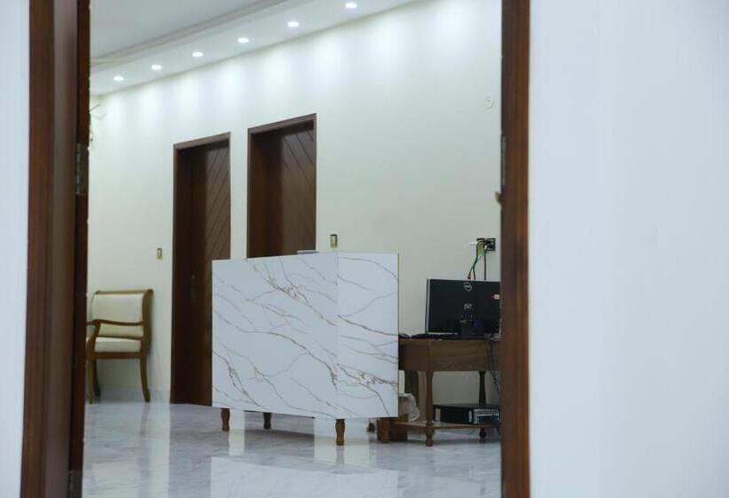 پانسیون Roomi Rezidor Guest House