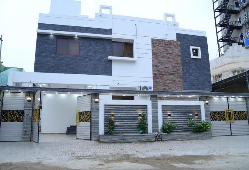 پانسیون Roomi Rezidor Guest House