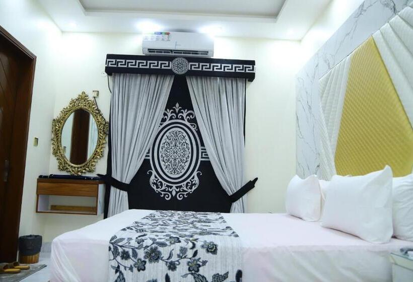پانسیون Roomi Rezidor Guest House