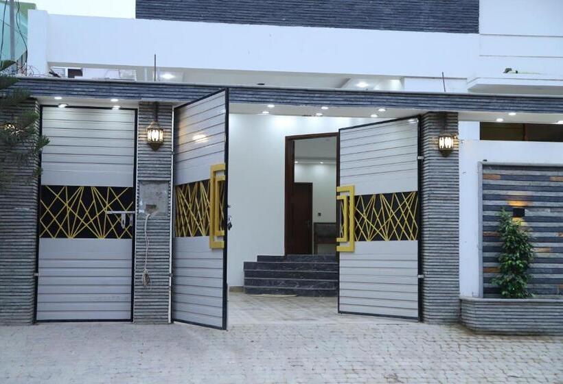 پانسیون Roomi Rezidor Guest House