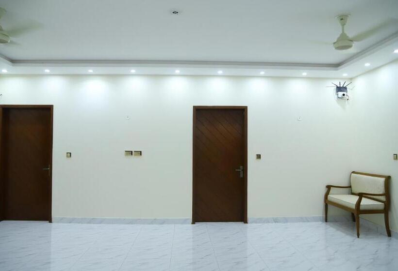 پانسیون Roomi Rezidor Guest House