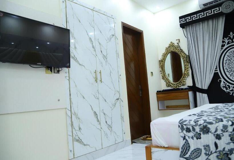 پانسیون Roomi Rezidor Guest House