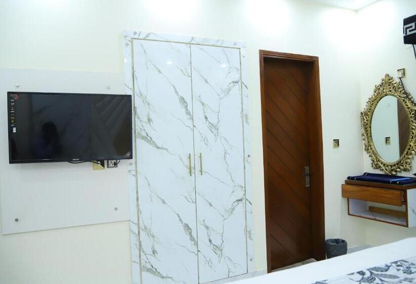 پانسیون Roomi Rezidor Guest House