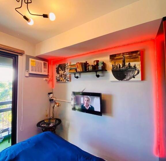 Pine Suites Tagaytay Studio Condo With Balcony