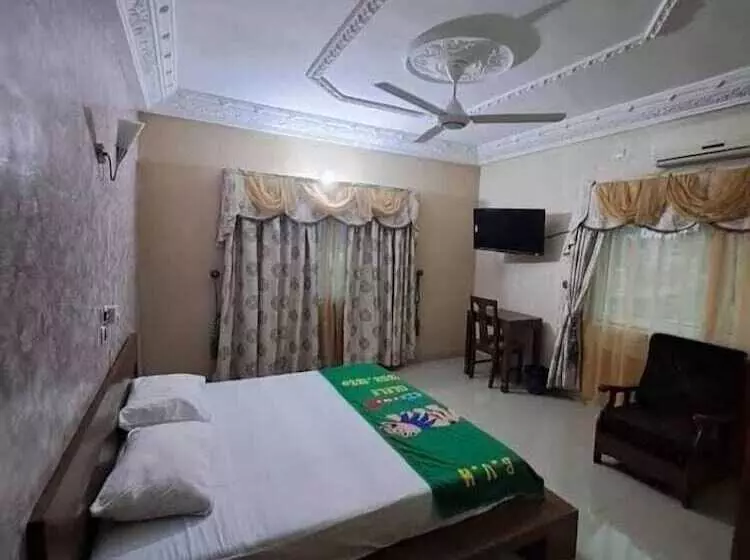 هتل Hôtels Bois Vert