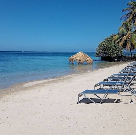 هتل Brisas Del Mar Roatan