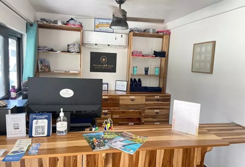 هتل Brisas Del Mar Roatan