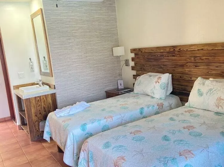 هتل Brisas Del Mar Roatan