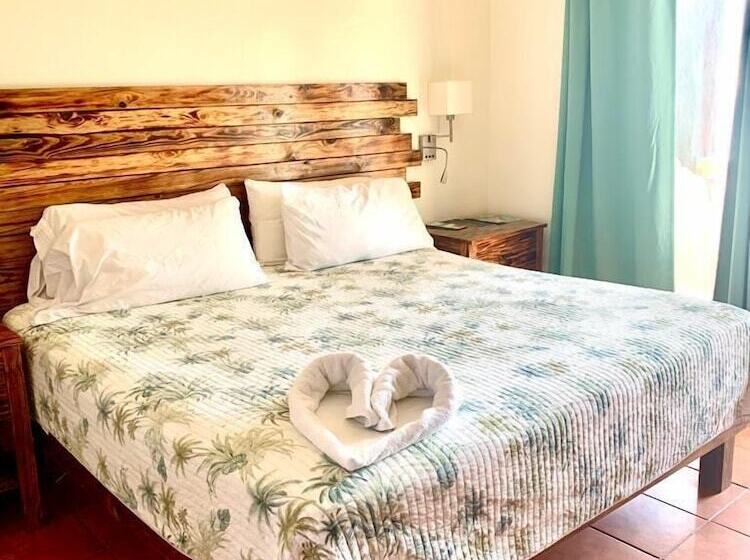 هتل Brisas Del Mar Roatan