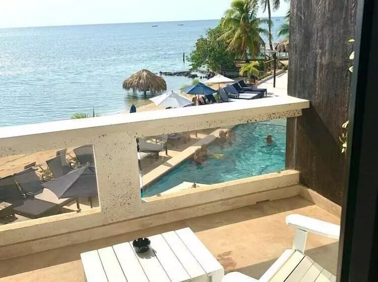 هتل Brisas Del Mar Roatan