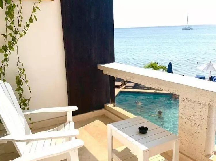 هتل Brisas Del Mar Roatan