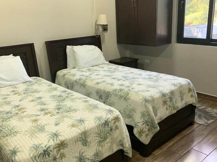 هتل Brisas Del Mar Roatan