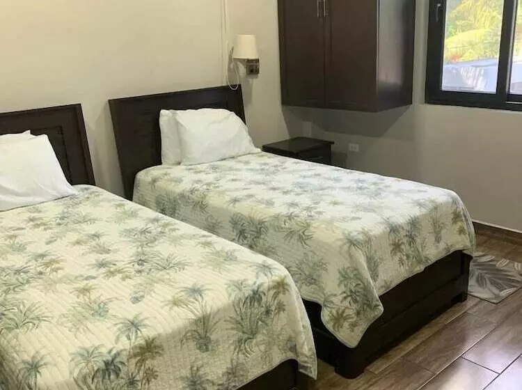 هتل Brisas Del Mar Roatan