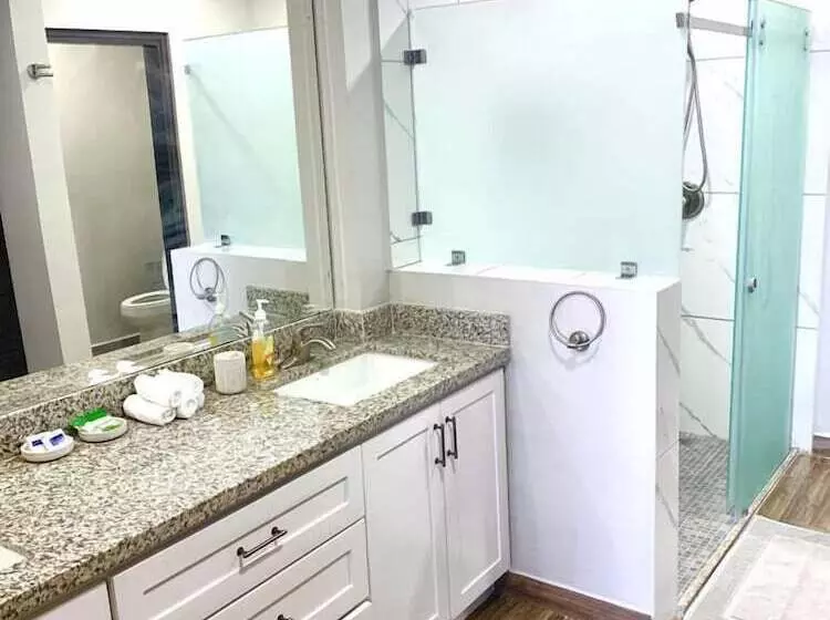 هتل Brisas Del Mar Roatan