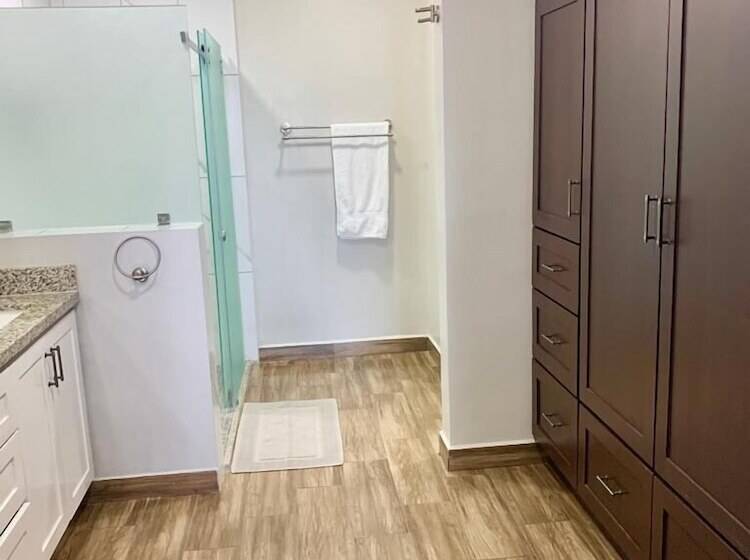 هتل Brisas Del Mar Roatan