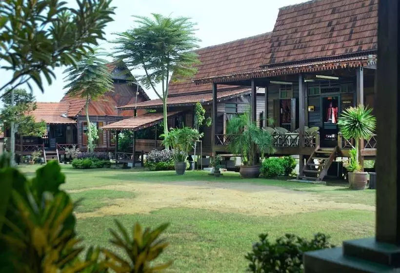 هتل Desa Balqis Beach Resort By Oyo