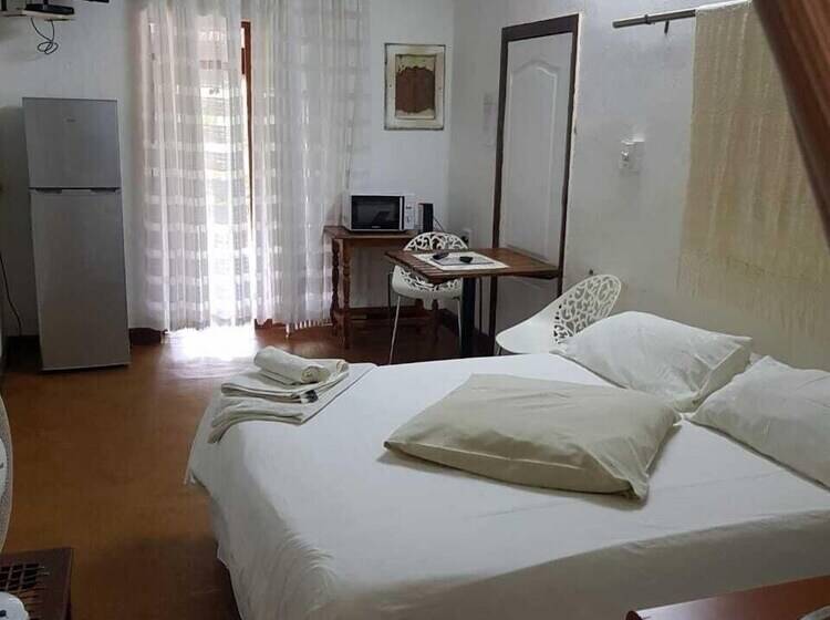 Hotel Mulberry Lane Suites