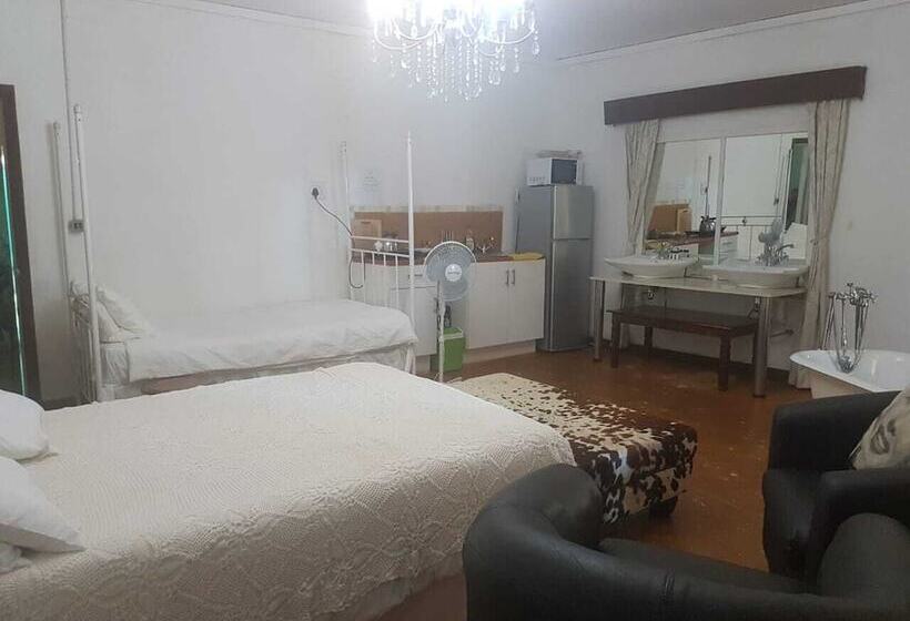 Hotel Mulberry Lane Suites