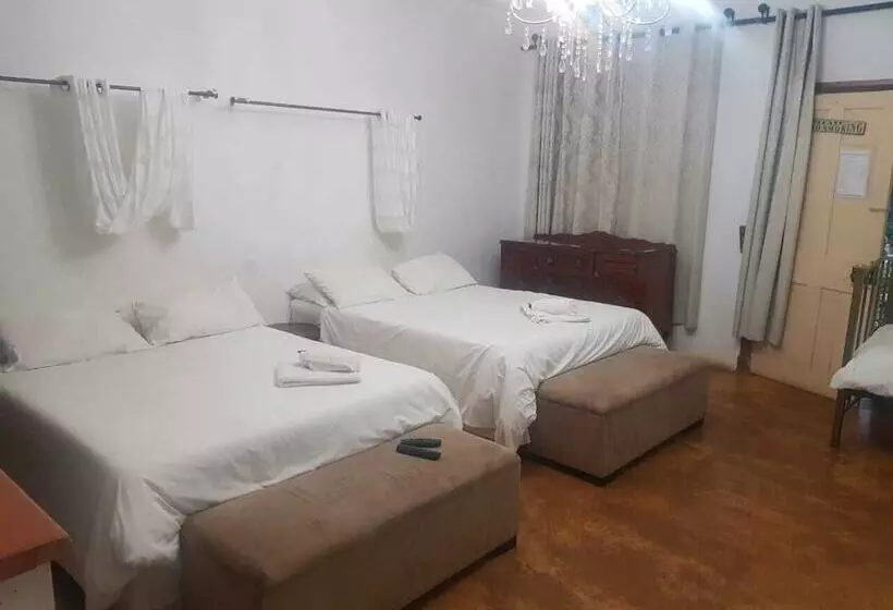 Hotelli Mulberry Lane Suites