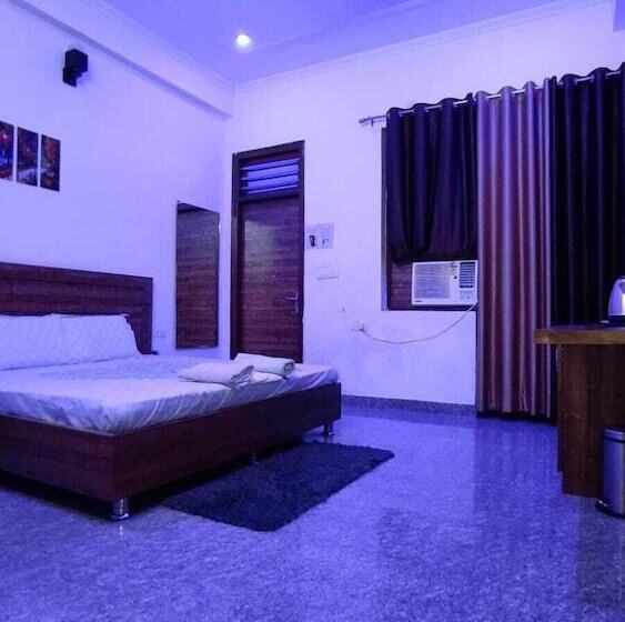 בית מלון כפרי Taj Street Hostel