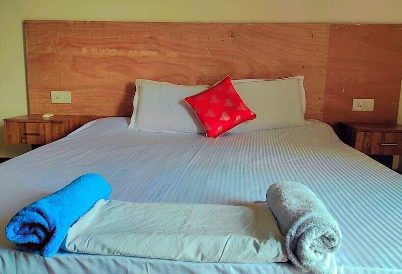 בית מלון כפרי Taj Street Hostel