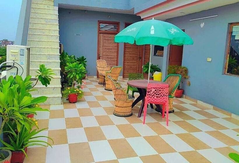 בית מלון כפרי Taj Street Hostel