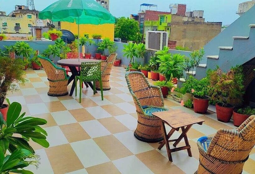 בית מלון כפרי Taj Street Hostel