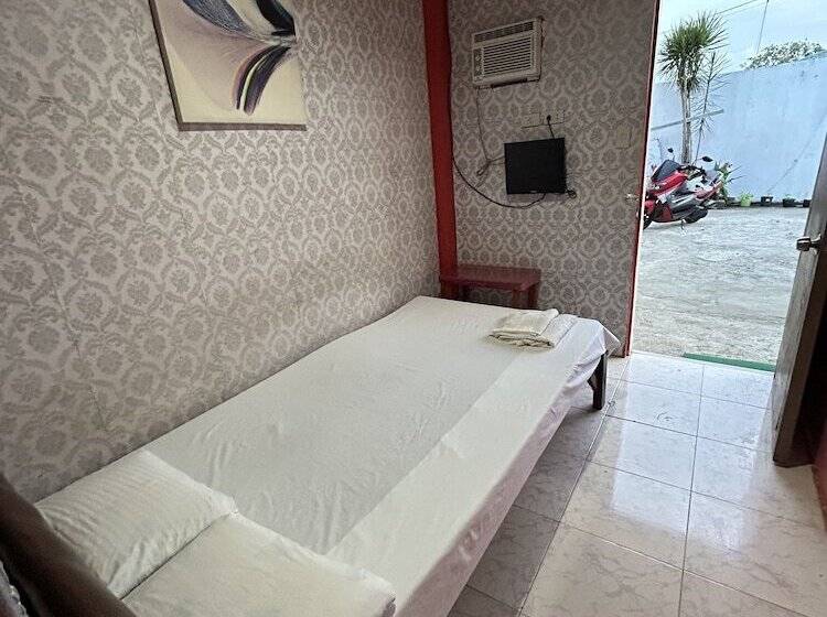 מוטל Happy Inn Pension House