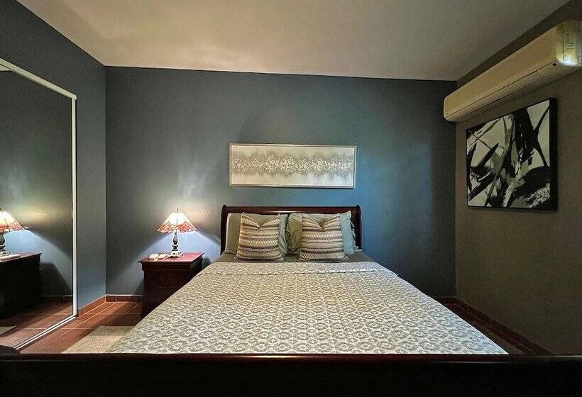 پانسیون Pancho S Paradise