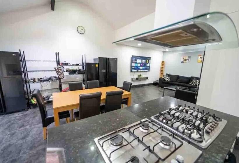 اقامتگاه Ground Floor Cosy Studio Close To The City