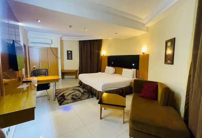 Royal Birds Hotel & Towers