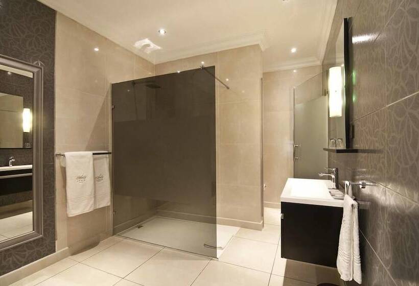 Royal Birds Hotel & Towers