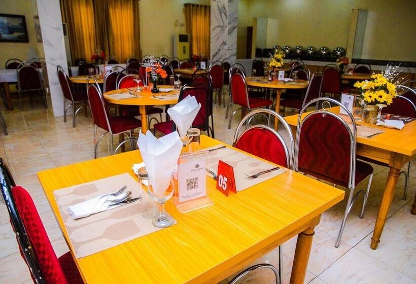 Royal Birds Hotel & Towers