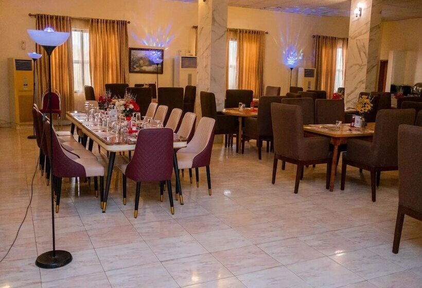 Royal Birds Hotel & Towers