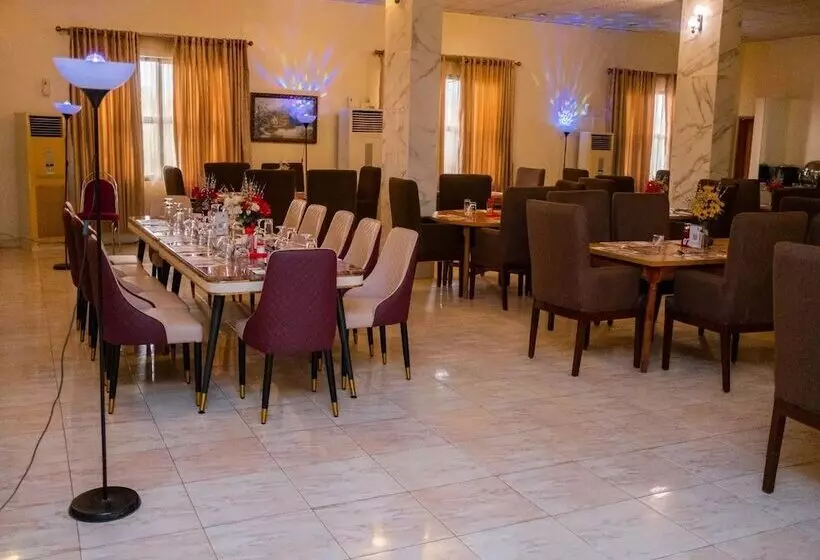 Royal Birds Hotel & Towers