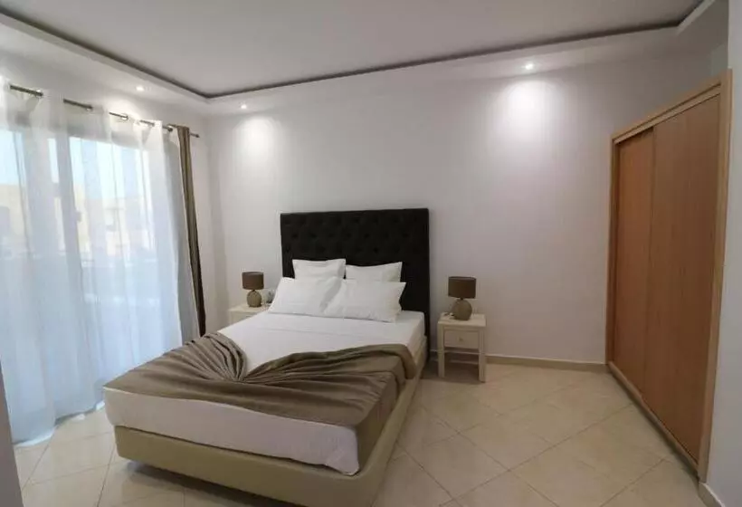 تختخواب و صبحانه Lali S House