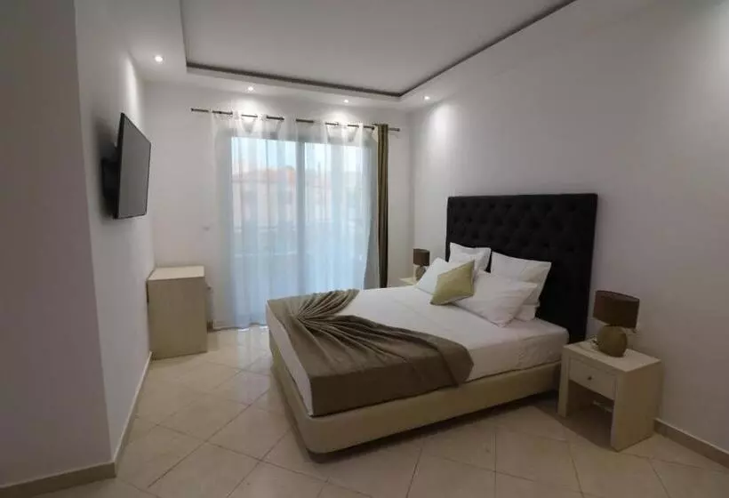 تختخواب و صبحانه Lali S House