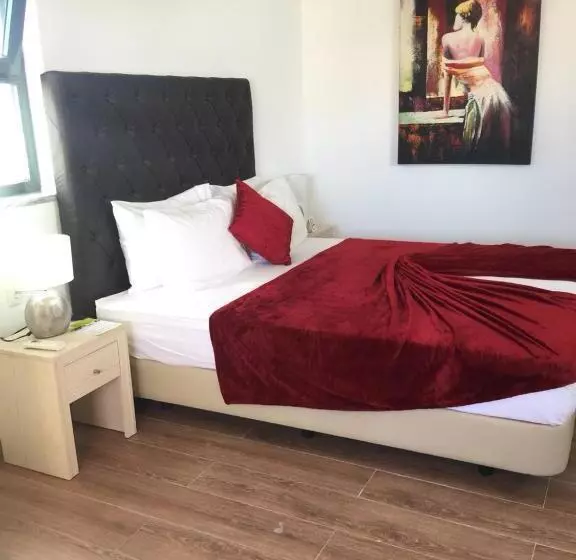 تختخواب و صبحانه Lali S House