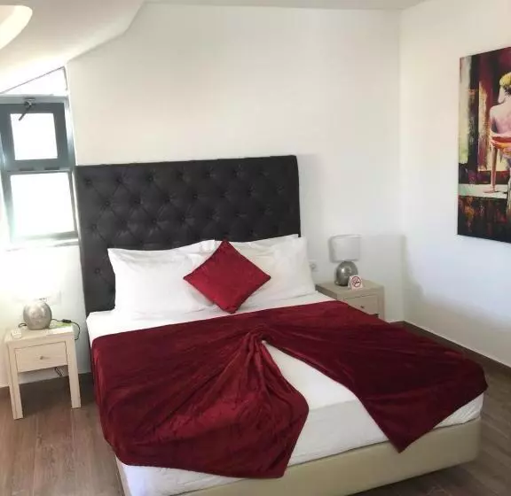 تختخواب و صبحانه Lali S House