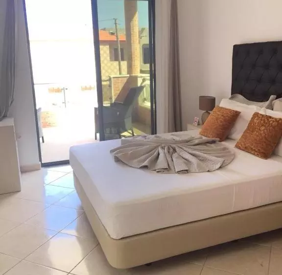 تختخواب و صبحانه Lali S House