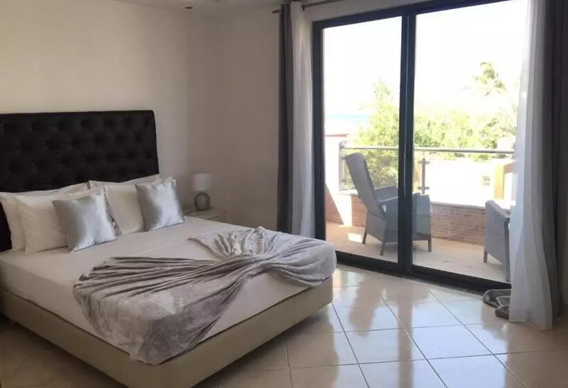 تختخواب و صبحانه Lali S House