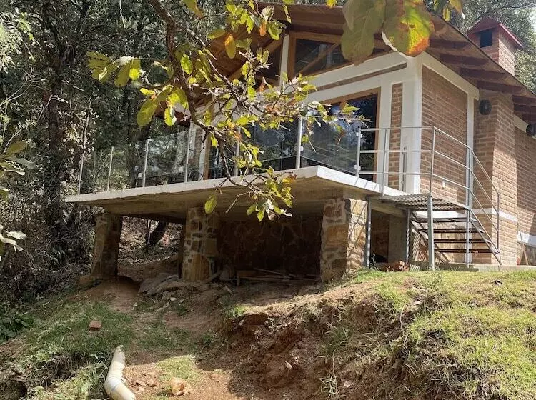 ホテル Cabañas Los Pirineos