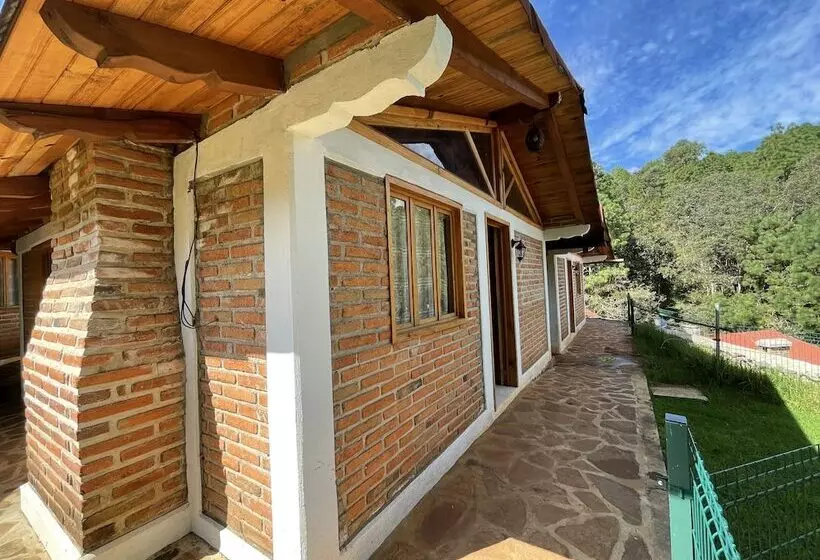 ホテル Cabañas Los Pirineos