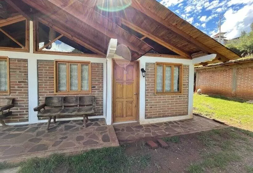 ホテル Cabañas Los Pirineos