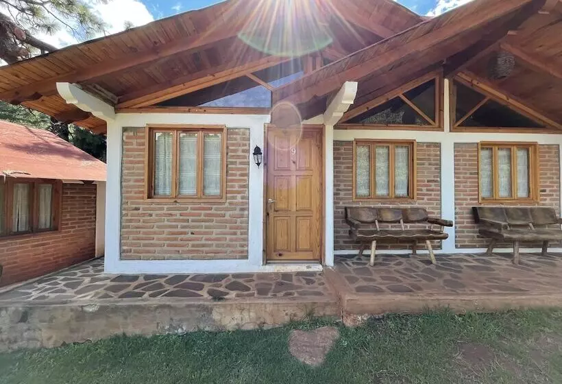 ホテル Cabañas Los Pirineos