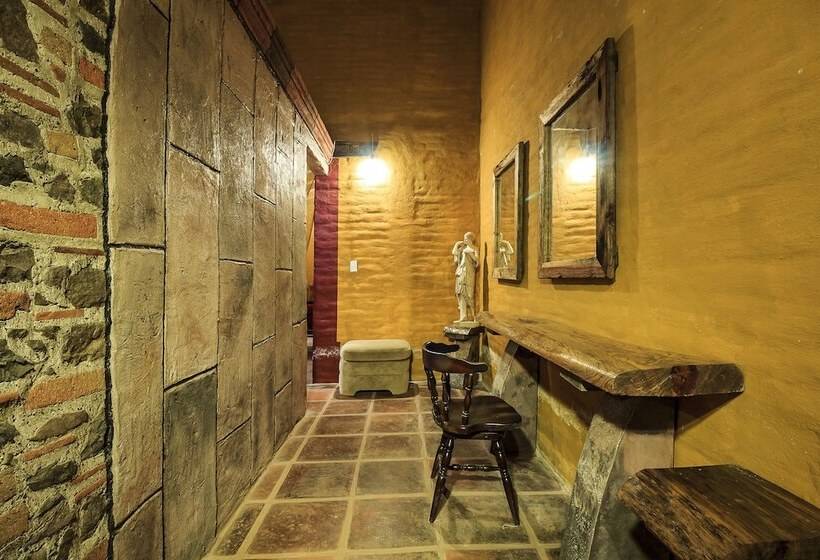 Отель Capital O Hacienda La Bragadita