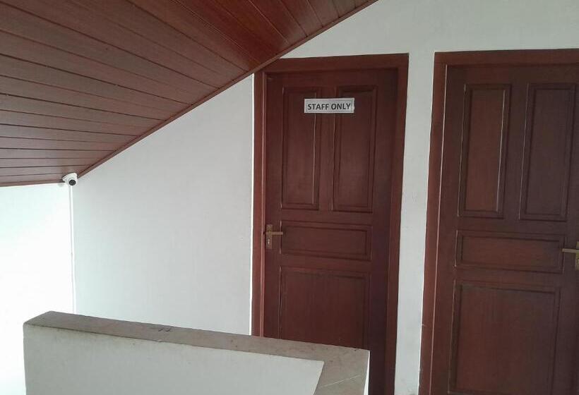 בית מלון כפרי Creek View Inn